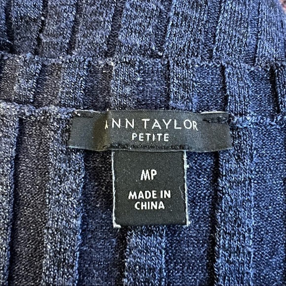 WOMEN’S Ann Taylor ribbed, short sleeved, knit dress. Great look for the office - Picture 3 of 6